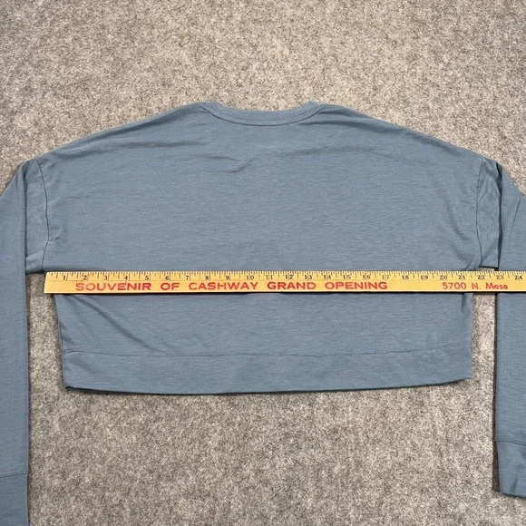 Vuori Dusty Blue Heather Avalon Henley Long Sleeve Crop Top Women's Size Small - Picture 5 of 5